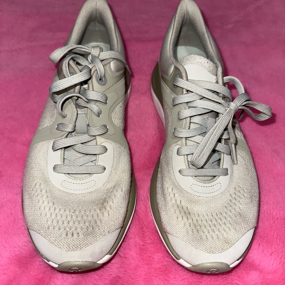 Lululemon women’s sneakers size 7